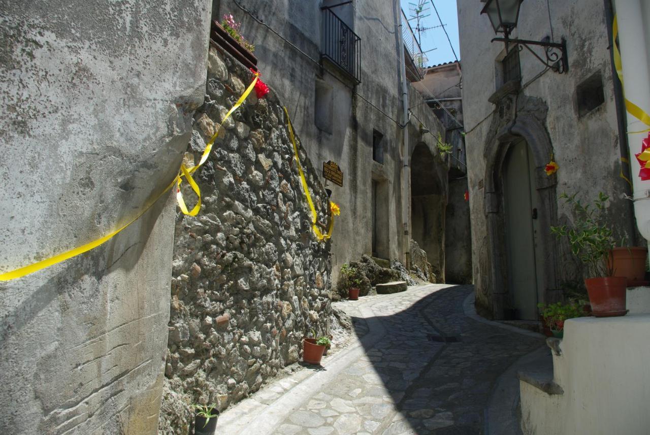 Le Due Lanterne Hotel Aieta Kültér fotó